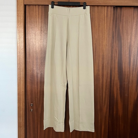 NWT! $180 Lune Active 'Forest' Pintuck Flare Pants Brown Rice Size Medium - Picture 4 of 8